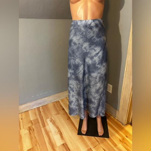 Madewell Cloud Midi Skirt Blue Tie-Dye Print Pull-On Size 6 NWT - Picture 3 of 4